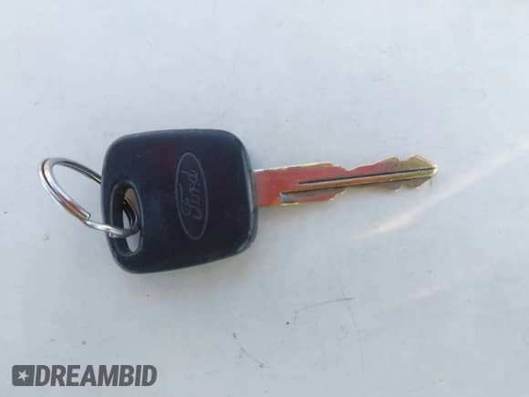 2002 Ford Mustang GT Deluxe z VIN 1FAFP45X92F229236, wystawiony jako IAAI lot #42565552 z przebiegiem 122 504 mil mil oraz . Historia ofert i sprzedaży dostępna na DreamBid. Obrazek 11.