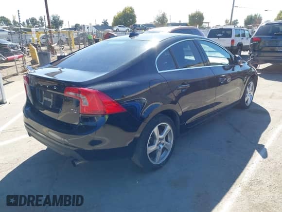 2012 Volvo S60 T5 с VIN YV1622FS6C2041857, выставлен на аукционе IAAI как лот 42861578 с пробегом 121 188 миль миль и . История ставок и продаж доступна на DreamBid. Изображение 4.