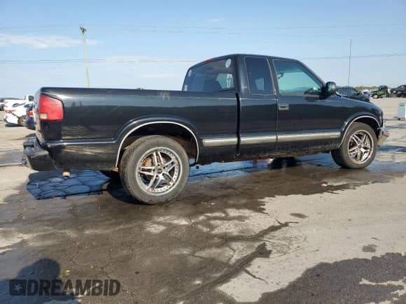 2000 Chevrolet S-10 LS z VIN 1GCCS19W5Y8246270, wystawiony jako Copart lot #80095065 z przebiegiem 273 530 mil mil oraz Szkoda całkowita • Salvage title. Historia ofert i sprzedaży dostępna na DreamBid. Obrazek 3.