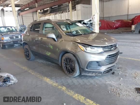 2021 Chevrolet Trax LT z VIN KL7CJLSB8MB358688, wystawiony jako IAAI lot #43028764 z przebiegiem 26 445 mil mil oraz . Historia ofert i sprzedaży dostępna na DreamBid. Obrazek 1.
