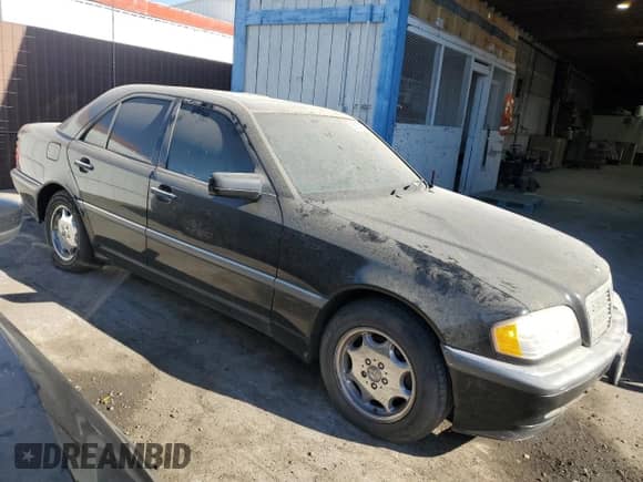 1999 Mercedes-Benz C 230/260/280/320 z VIN WDBHA24G8XA682177, wystawiony jako Copart lot #89120755 z przebiegiem 204 353 mil mil oraz Czysty tytuł • Clean title. Historia ofert i sprzedaży dostępna na DreamBid. Obrazek 4.