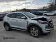 2017 Hyundai Tucson Value z VIN KM8J3CA21HU309795, wystawiony jako Copart lot #54085695 z przebiegiem 63 478 mil mil oraz Szkoda całkowita • Salvage title. Historia ofert i sprzedaży dostępna na DreamBid. Obrazek 4.