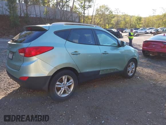 2013 Hyundai Tucson Limited z VIN KM8JUCAC2DU582647, wystawiony jako IAAI lot #43422083 z przebiegiem 145 178 mil mil oraz . Historia ofert i sprzedaży dostępna na DreamBid. Obrazek 4.