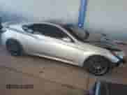 2013 Hyundai Genesis Coupe Track z VIN KMHHU6KJXDU102707, wystawiony jako Copart lot #54265985 z przebiegiem 115 122 mil mil oraz Szkoda całkowita • Salvage title. Historia ofert i sprzedaży dostępna na DreamBid. Obrazek 4.