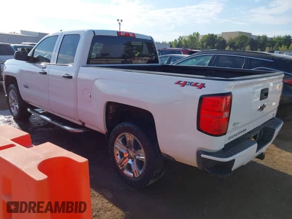 2019 Chevrolet Silverado 1500 Custom z VIN 2GCVKMEC7K1243970, wystawiony jako IAAI lot #43347102 z przebiegiem 79 556 mil mil oraz . Historia ofert i sprzedaży dostępna na DreamBid. Obrazek 3.