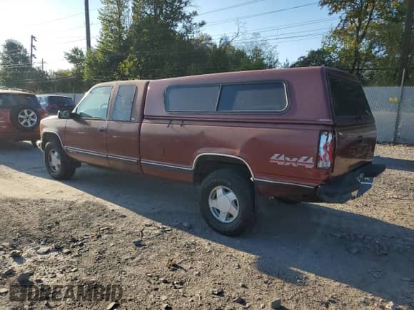 1998 Chevrolet Silverado 1500 z VIN 1GCEK19R6WE108741, wystawiony jako Copart lot #84901375 z przebiegiem 245 863 mil mil oraz Szkoda całkowita • Salvage title. Historia ofert i sprzedaży dostępna na DreamBid. Obrazek 2.