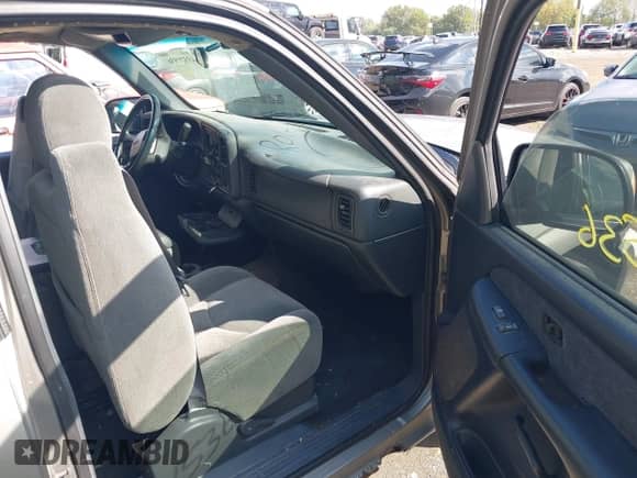 1999 GMC Sierra 1500 SLE с VIN 1GTEC14T9XZ522042, выставлен на аукционе IAAI как лот 43321536 с пробегом 69 365 миль миль и . История ставок и продаж доступна на DreamBid. Изображение 5.