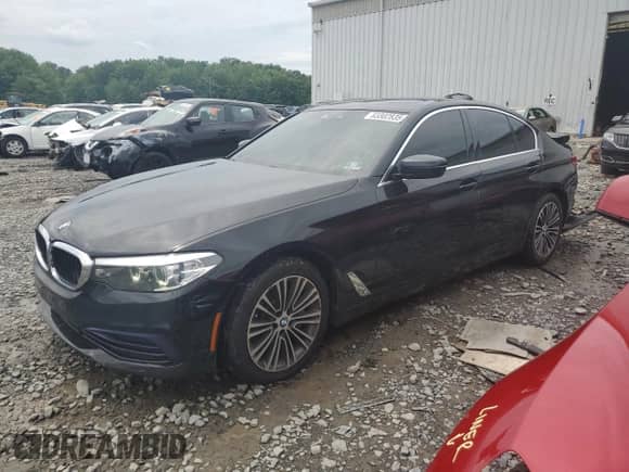 2019 BMW 5 Series 540i xDrive z VIN WBAJE7C5XKWD55540, wystawiony jako Copart lot #63302835 z przebiegiem 123 219 mil mil oraz Szkoda całkowita • Salvage title. Historia ofert i sprzedaży dostępna na DreamBid. Obrazek 1.