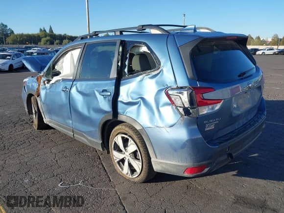 2019 Subaru Forester Premium z VIN JF2SKAGC4KH409441, wystawiony jako IAAI lot #43464074 z przebiegiem Nie podano mil oraz . Historia ofert i sprzedaży dostępna na DreamBid. Obrazek 3.