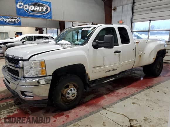 2011 Chevrolet Silverado 3500HD DRW LT с VIN 1GC5K0C83BZ443971, выставлен на аукционе Copart как лот 88707565 с пробегом 282 783 миль миль и Списание • Salvage title. История ставок и продаж доступна на DreamBid. Изображение 1.