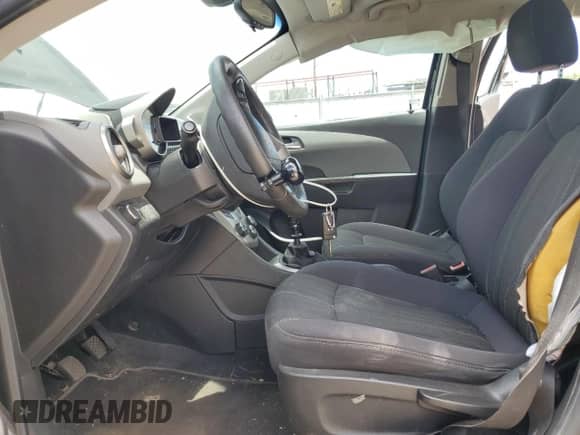 2013 Chevrolet Sonic LT с VIN 1G1JD5SH4D4195987, выставлен на аукционе Copart как лот 57692865 с пробегом 114 455 миль миль и Списание • Salvage title. История ставок и продаж доступна на DreamBid. Изображение 7.
