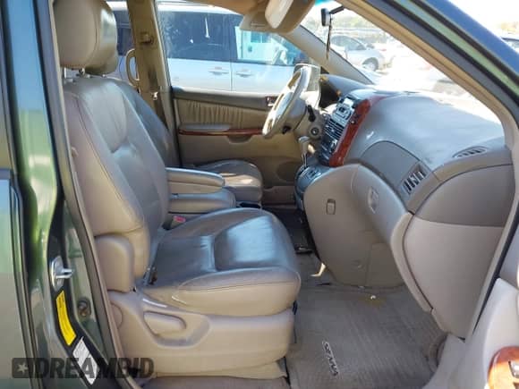 2004 Toyota Sienna XLE z VIN 5TDBA22C84S022081, wystawiony jako IAAI lot #43045202 z przebiegiem 134 748 mil mil oraz . Historia ofert i sprzedaży dostępna na DreamBid. Obrazek 5.