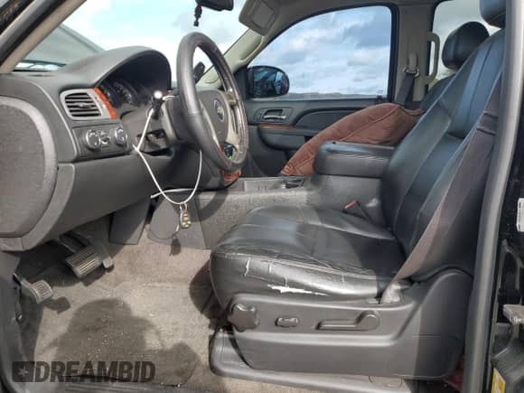 2014 Chevrolet Suburban LT с VIN 1GNSKJE77ER110021, выставлен на аукционе Copart как лот 82600855 с пробегом 220 769 миль миль и Чистый • Clean title. История ставок и продаж доступна на DreamBid. Изображение 7.