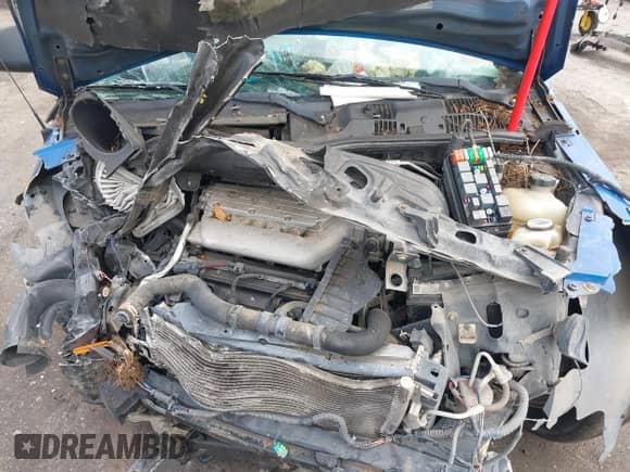 2004 Saturn VUE V6 with VIN 5GZCZ53424S825478, listed as a IAAI auction lot 42811589 with Not provided miles and . Bid and sale history available at DreamBid. Image 10.