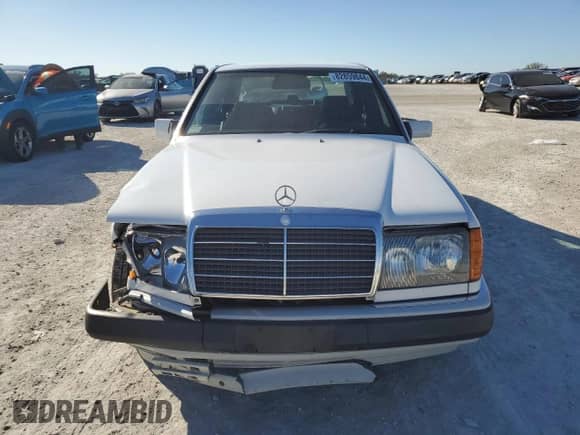 1993 Mercedes-Benz 300 с VIN WDBEA28E4PB976360, выставлен на аукционе Copart как лот 82859844 с пробегом 162 322 миль миль и Списание • Salvage title. История ставок и продаж доступна на DreamBid. Изображение 5.
