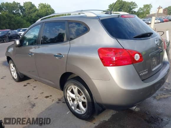 2010 Nissan Rogue SL z VIN JN8AS5MT1AW007168, wystawiony jako IAAI lot #42679741 z przebiegiem 60 153 mil mil oraz . Historia ofert i sprzedaży dostępna na DreamBid. Obrazek 3.
