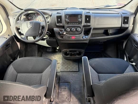 2014 Ram ProMaster z VIN 3C6TRVCD0EE130171, wystawiony jako Copart lot #58614465 z przebiegiem 160 154 mil mil oraz Czysty tytuł • Clean title. Historia ofert i sprzedaży dostępna na DreamBid. Obrazek 7.