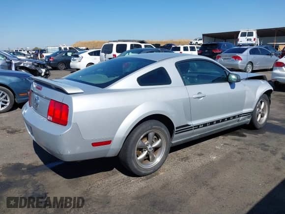 2005 Ford Mustang Deluxe with VIN 1ZVFT80N355140286, listed as a IAAI auction lot 41538559 with 167,705 mi miles and . Bid and sale history available at DreamBid. Image 4.