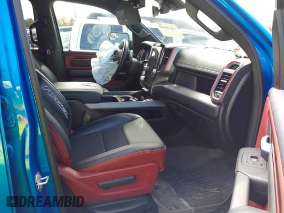 2025 Ram 1500 Rebel z VIN 1C6SRFLP0SN578395, wystawiony jako IAAI lot #43230495 z przebiegiem 32 399 mil mil oraz . Historia ofert i sprzedaży dostępna na DreamBid. Obrazek 5.