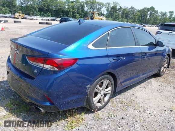 2018 Hyundai Sonata SE with VIN 5NPE24AFXJH699815, listed as a IAAI auction lot 42957003 with 120,444 mi miles and . Bid and sale history available at DreamBid. Image 4.