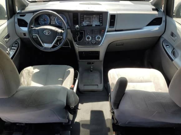 2018 Toyota Sienna L with VIN 5TDZZ3DC5JS962795, listed as a Copart auction lot 80169165 with 260,746 mi miles and Clean title. Bid and sale history available at DreamBid. Image 8.