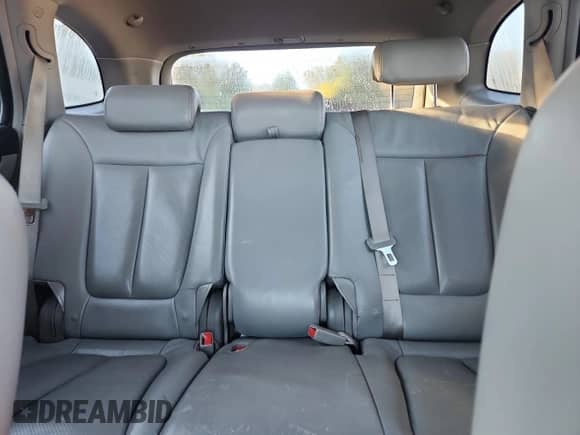 2007 Hyundai Santa Fe SE z VIN 5NMSH13E77H128423, wystawiony jako Copart lot #82700565 z przebiegiem 219 545 mil mil oraz Czysty tytuł • Clean title. Historia ofert i sprzedaży dostępna na DreamBid. Obrazek 10.