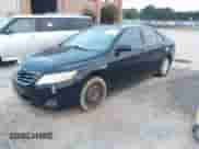 2010 Toyota Camry XLE z VIN 4T1BF3EK9AU509965, wystawiony jako IAAI lot #43388607 z przebiegiem 220 132 mil mil oraz . Historia ofert i sprzedaży dostępna na DreamBid. Obrazek 2.