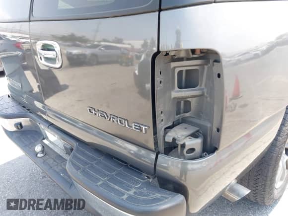 2000 Chevrolet Suburban LS z VIN 3GNEC16TXYG213573, wystawiony jako IAAI lot #42374608 z przebiegiem 155 774 mil mil oraz . Historia ofert i sprzedaży dostępna na DreamBid. Obrazek 13.