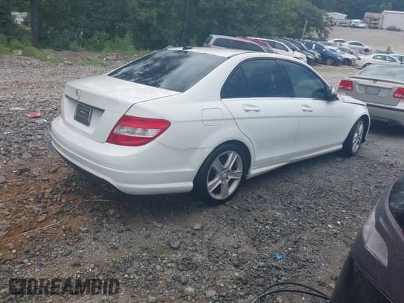 2010 Mercedes-Benz C 300 Sport с VIN WDDGF8BB0AR093597, выставлен на аукционе IAAI как лот 42876595 с пробегом 135 354 миль миль и . История ставок и продаж доступна на DreamBid. Изображение 4.