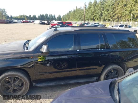 2016 Cadillac Escalade Luxury Collection z VIN 1GYS4BKJ8GR404081, wystawiony jako IAAI lot #43019864 z przebiegiem 9 925 mil mil oraz . Historia ofert i sprzedaży dostępna na DreamBid. Obrazek 14.