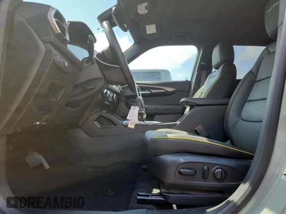 2025 Chevrolet TrailBlazer ACTIV с VIN KL79MVSL4SB073859, выставлен на аукционе Copart как лот 69077235 с пробегом Не указан миль и Списание • Salvage title. История ставок и продаж доступна на DreamBid. Изображение 7.