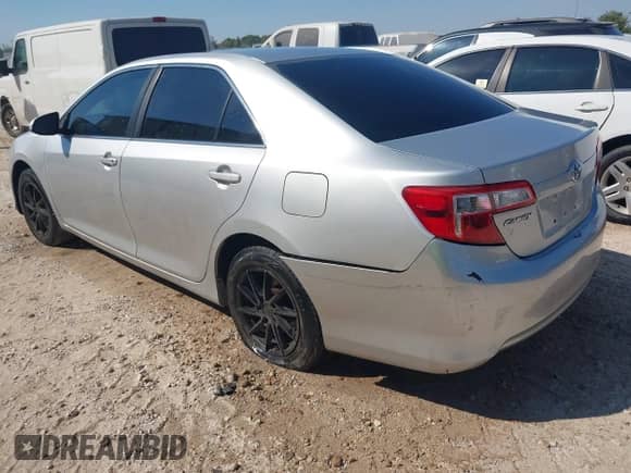 2014 Toyota Camry L с VIN 4T4BF1FK2ER440325, выставлен на аукционе IAAI как лот 43327460 с пробегом 126 798 миль миль и . История ставок и продаж доступна на DreamBid. Изображение 3.