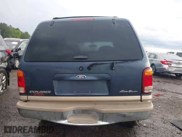 2000 Ford Explorer Eddie Bauer z VIN 1FMZU64E5YUB81536, wystawiony jako IAAI lot #42270655 z przebiegiem 375 868 mil mil oraz . Historia ofert i sprzedaży dostępna na DreamBid. Obrazek 17.