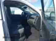 2019 Ram 1500 Express z VIN 1C6RR7FT0KS666717, wystawiony jako IAAI lot #43375615 z przebiegiem 171 972 mil mil oraz . Historia ofert i sprzedaży dostępna na DreamBid. Obrazek 5.