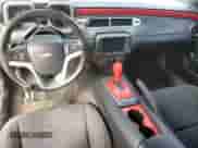 2014 Chevrolet Camaro LT z VIN 2G1FB3D34E9279193, wystawiony jako Copart lot #87262035 z przebiegiem Nie podano mil oraz Czysty tytuł • Clean title. Historia ofert i sprzedaży dostępna na DreamBid. Obrazek 8.