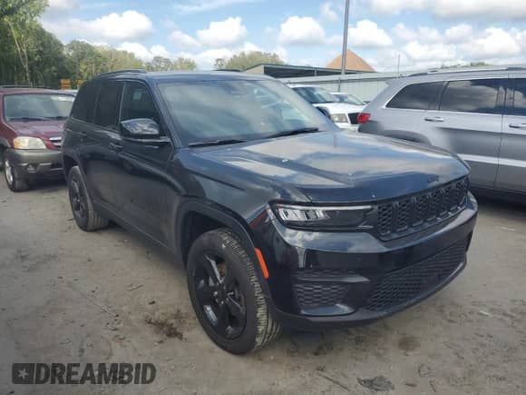 2024 Jeep Grand Cherokee Laredo с VIN 1C4RJHAG4RC259732, выставлен на аукционе Copart как лот 70576165 с пробегом 9 695 миль миль и Списание • Salvage title. История ставок и продаж доступна на DreamBid. Изображение 4.