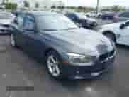 2015 BMW 3 Series 328i z VIN WBA3C1C51FK123138, wystawiony jako IAAI lot #43260210 z przebiegiem 128 848 mil mil oraz . Historia ofert i sprzedaży dostępna na DreamBid. Obrazek 1.