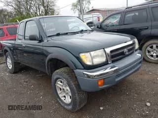 1998 Toyota Tacoma z VIN 4TAWM72N2WZ131754, wystawiony jako IAAI lot #41900867 z przebiegiem 209 903 mil mil oraz . Historia ofert i sprzedaży dostępna na DreamBid. Obrazek 1.