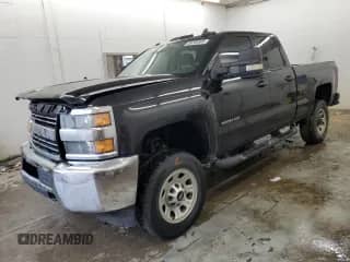 2015 Chevrolet Silverado 2500HD Work Truck z VIN 1GC2KUEG2FZ541586, wystawiony jako Copart lot #59798505 z przebiegiem 208 920 mil mil oraz Czysty tytuł • Clean title. Historia ofert i sprzedaży dostępna na DreamBid. Obrazek 1.