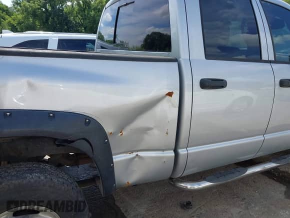 2008 Dodge 1500 SLT z VIN 1D7HU18218S514707, wystawiony jako IAAI lot #42674211 z przebiegiem 279 542 mil mil oraz . Historia ofert i sprzedaży dostępna na DreamBid. Obrazek 6.