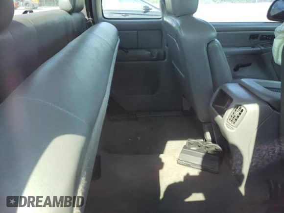 2004 GMC Sierra 1500 SLT z VIN 1GTEK19T44E164184, wystawiony jako Copart lot #65630355 z przebiegiem Nie podano mil oraz Szkoda całkowita • Salvage title. Historia ofert i sprzedaży dostępna na DreamBid. Obrazek 10.