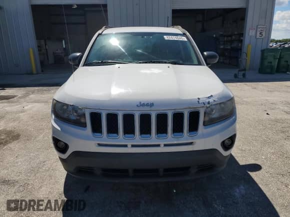 2014 Jeep Compass Sport z VIN 1C4NJDBB4ED773837, wystawiony jako Copart lot #82474845 z przebiegiem 133 337 mil mil oraz Czysty tytuł • Clean title. Historia ofert i sprzedaży dostępna na DreamBid. Obrazek 5.