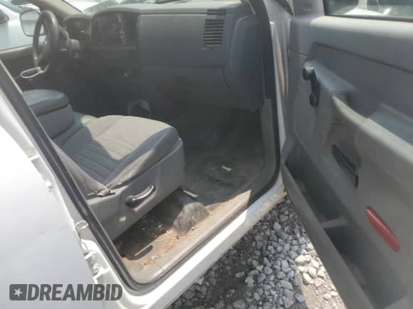 2008 Dodge 1500 ST z VIN 1D7HA18K78J205273, wystawiony jako Copart lot #59507875 z przebiegiem 144 689 mil mil oraz Szkoda całkowita • Salvage title. Historia ofert i sprzedaży dostępna na DreamBid. Obrazek 8.