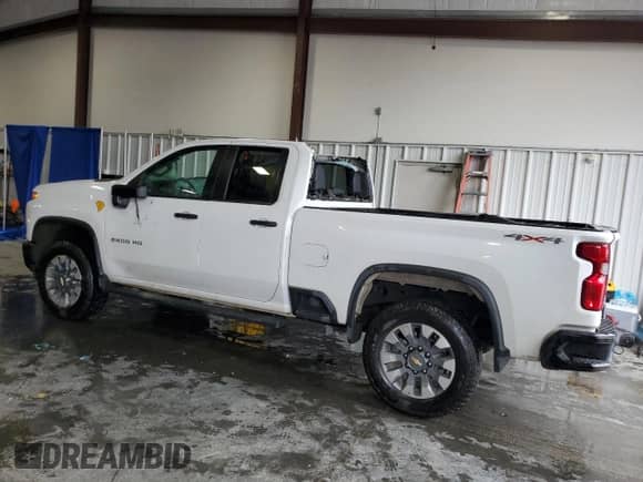 2022 Chevrolet Silverado 2500 с VIN 1GC2YME73NF108891, выставлен на аукционе Copart как лот 65950094 с пробегом 55 083 миль миль и Списание • Salvage title. История ставок и продаж доступна на DreamBid. Изображение 2.