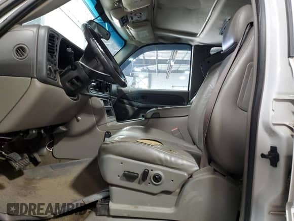 2003 Chevrolet Suburban LT с VIN 3GNGK26G83G156125, выставлен на аукционе Copart как лот 51800085 с пробегом 158 606 миль миль и Списание • Salvage title. История ставок и продаж доступна на DreamBid. Изображение 7.