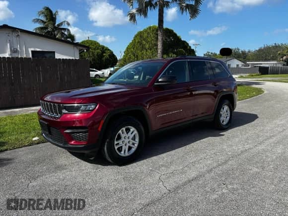 2024 Jeep Grand Cherokee Laredo X z VIN 1C4RJGAG3RC708070, wystawiony jako Copart lot #71439685 z przebiegiem 53 205 mil mil oraz Czysty tytuł • Clean title. Historia ofert i sprzedaży dostępna na DreamBid. Obrazek 2.