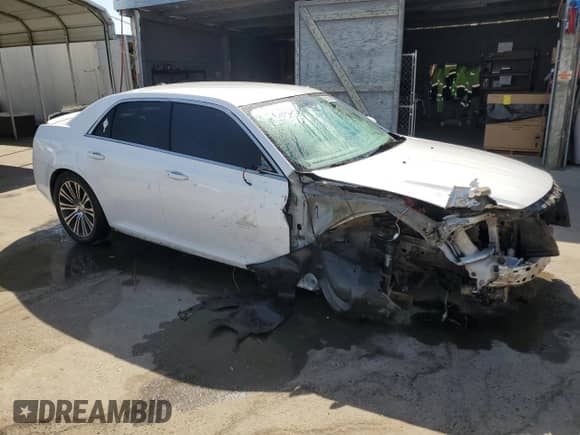 2012 Chrysler 300 S z VIN 2C3CCABG5CH253128, wystawiony jako Copart lot #69519404 z przebiegiem 157 799 mil mil oraz Szkoda całkowita • Salvage title. Historia ofert i sprzedaży dostępna na DreamBid. Obrazek 4.