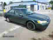 1999 Toyota Camry LE z VIN 4T1BG22K7XU443923, wystawiony jako Copart lot #61206005 z przebiegiem 265 239 mil mil oraz Czysty tytuł • Clean title. Historia ofert i sprzedaży dostępna na DreamBid. Obrazek 4.