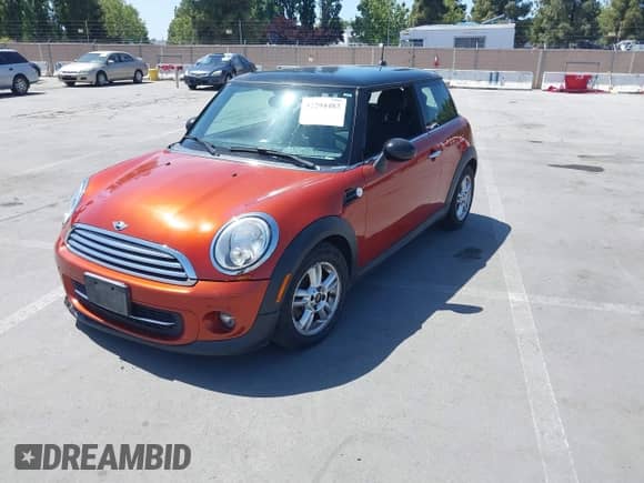 2013 MINI Hardtop with VIN WMWSU3C50DT682661, listed as a IAAI auction lot 42294482 with 114,066 mi miles and . Bid and sale history available at DreamBid. Image 2.