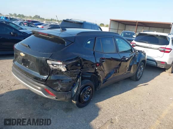 2025 Chevrolet Trax LT с VIN KL77LHEP2SC308439, выставлен на аукционе IAAI как лот 43121579 с пробегом 1 279 миль миль и . История ставок и продаж доступна на DreamBid. Изображение 4.